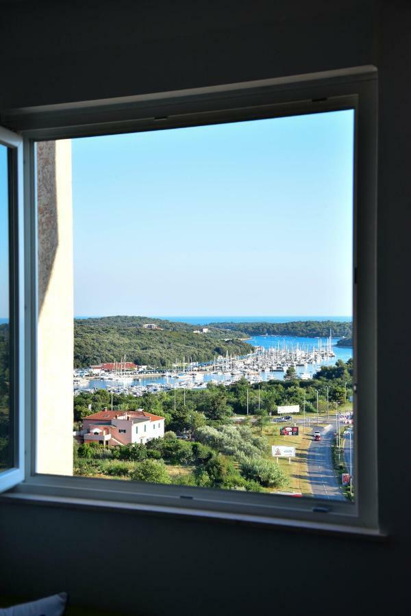 Sky Apartment Pula Bagian luar foto